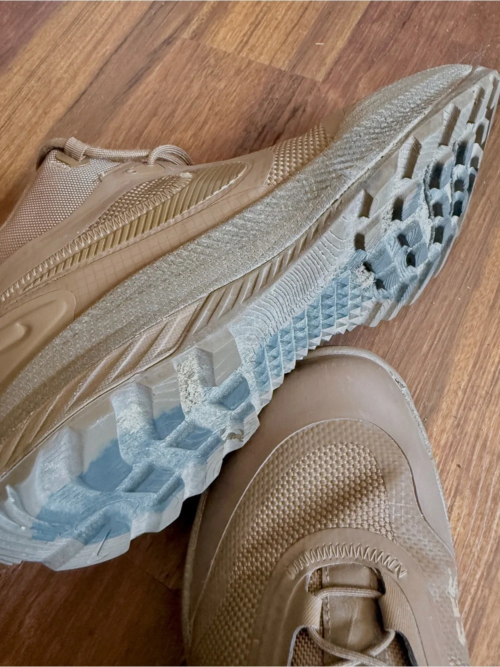 Nike sturdy mid